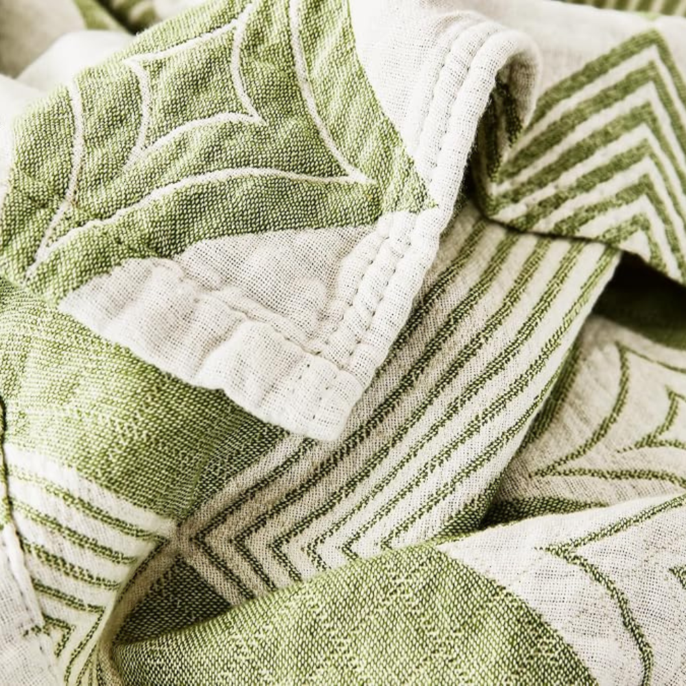 Diamond geometric pattern blanket