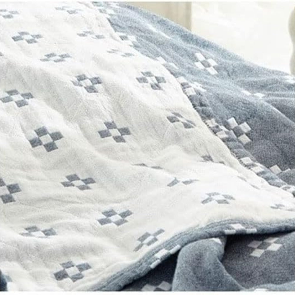 Warm and soft blanket