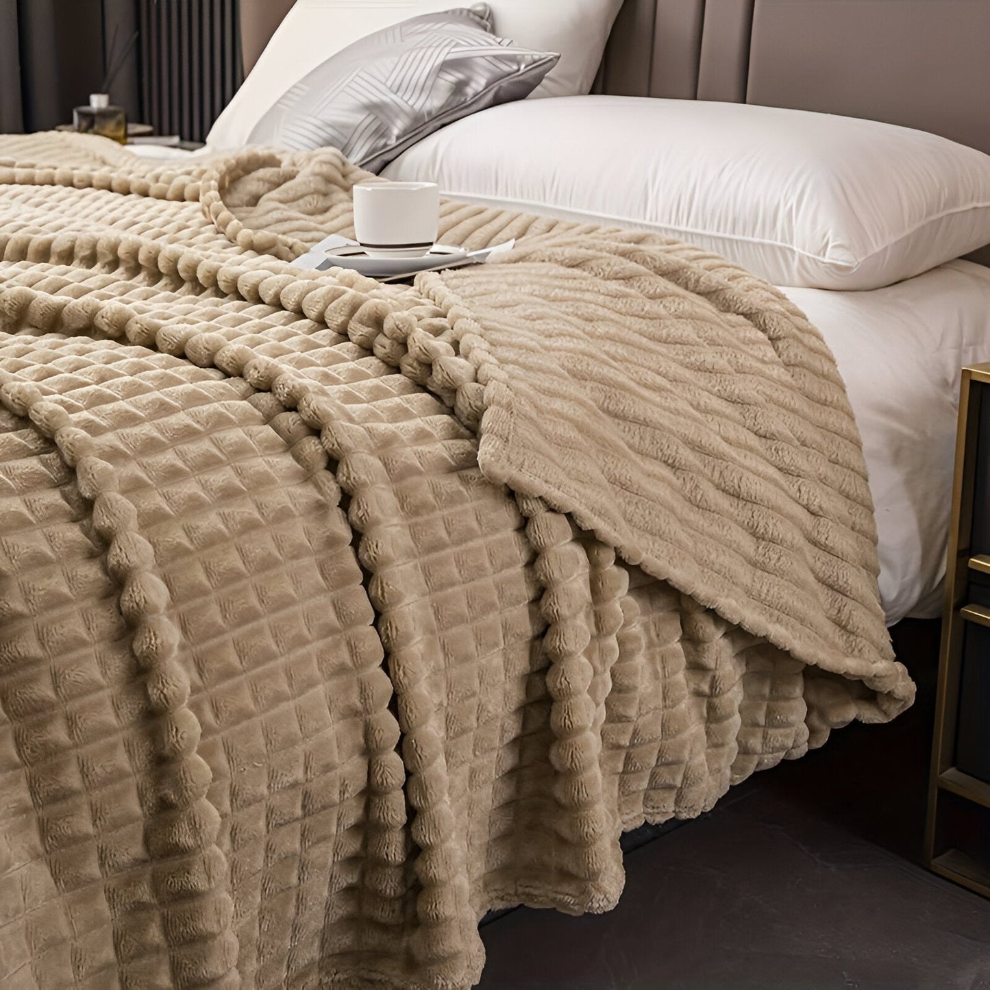 Ultra-fluffy coral fleece blanket