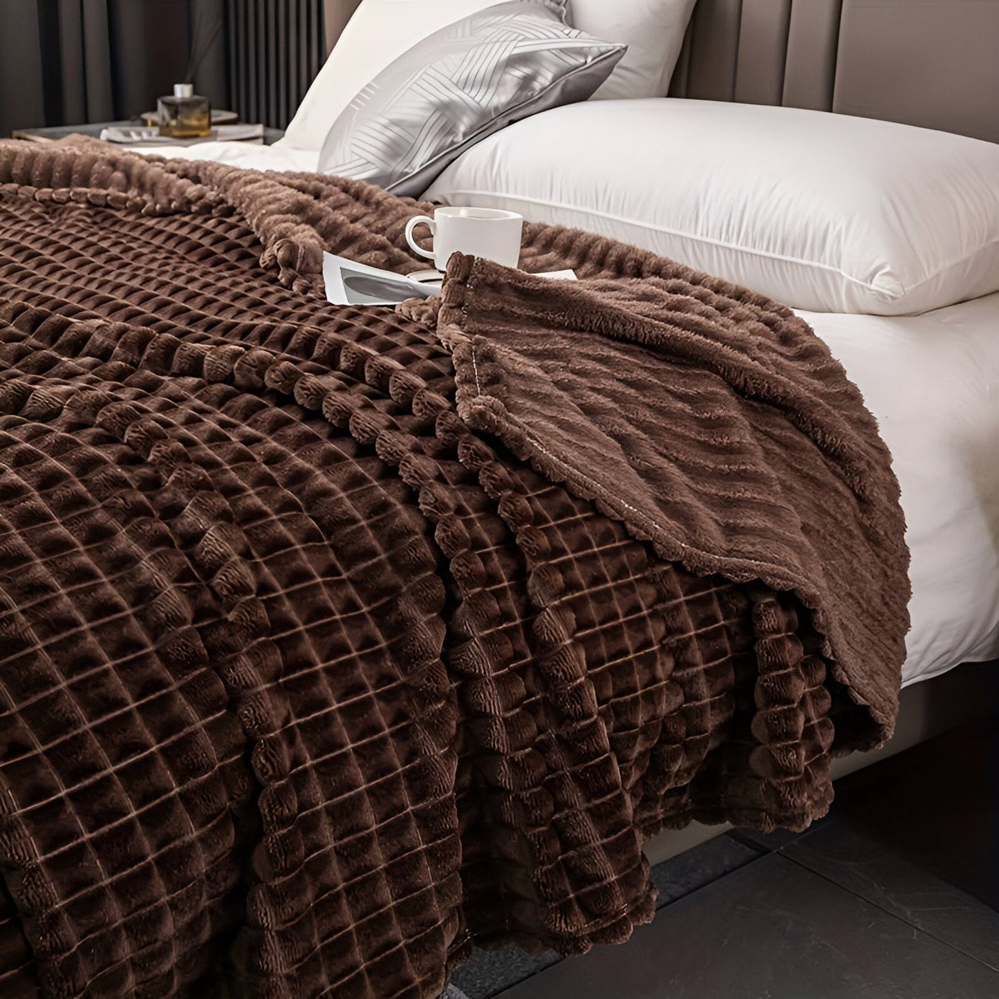 Ultra-fluffy coral fleece blanket
