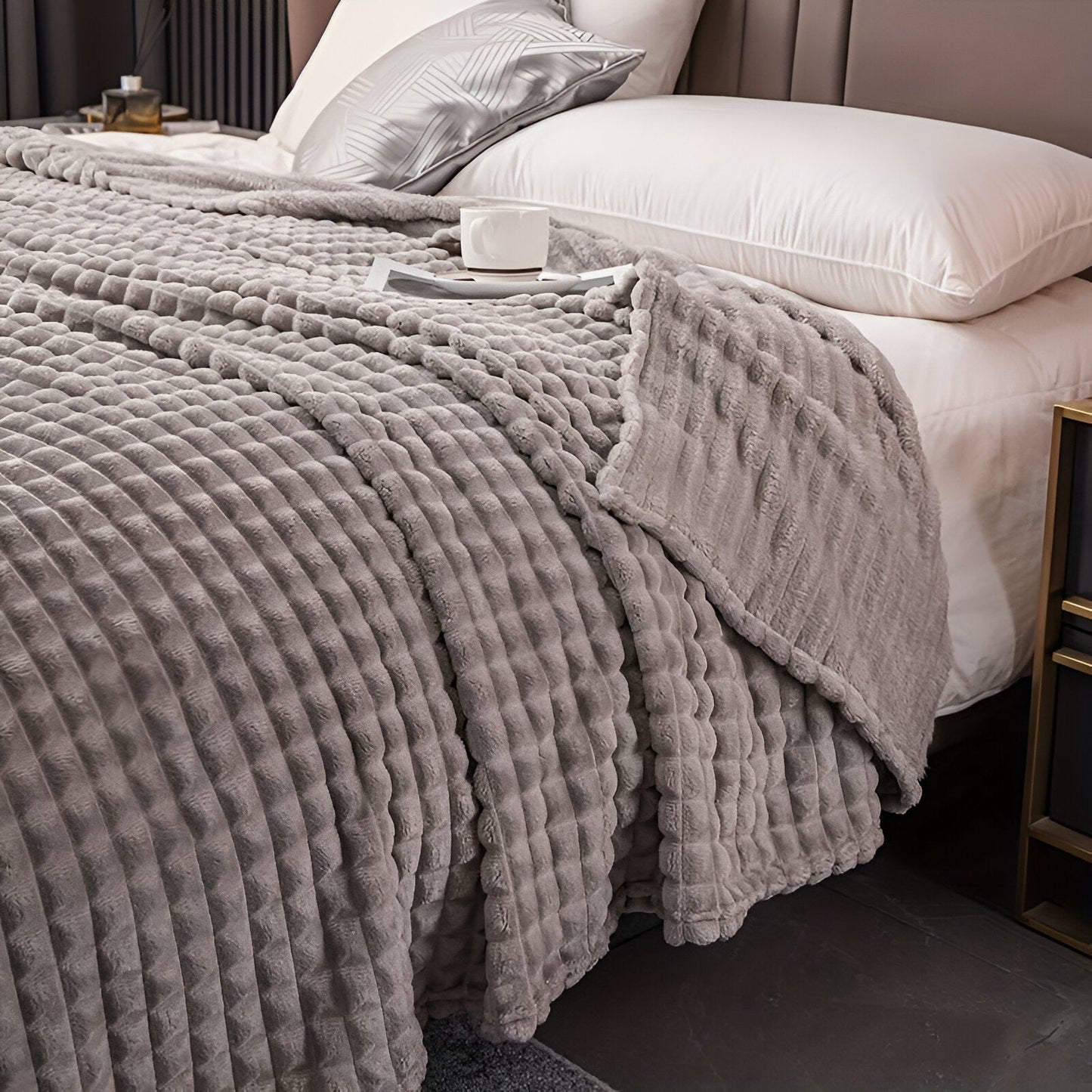Ultra-fluffy coral fleece blanket
