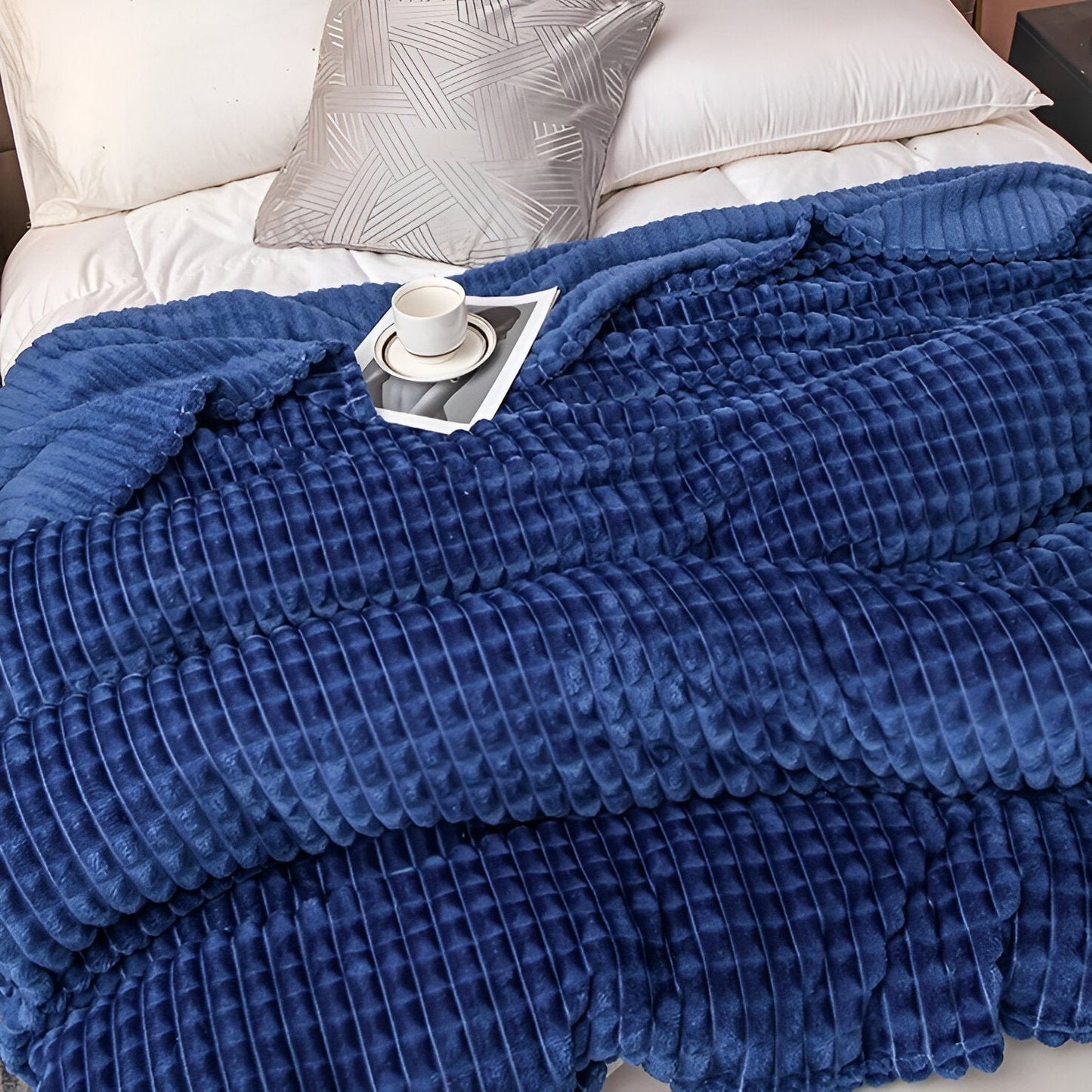 Ultra-fluffy coral fleece blanket