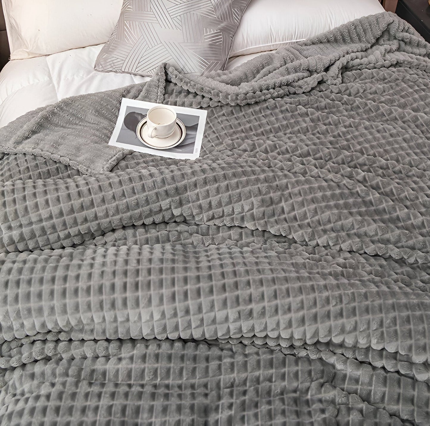 Ultra-fluffy coral fleece blanket