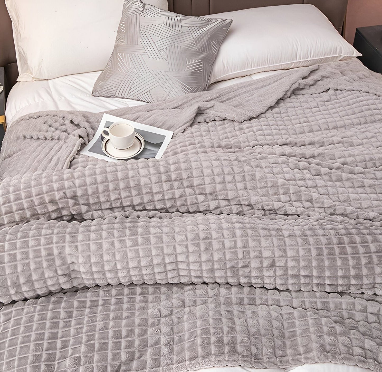 Ultra-fluffy coral fleece blanket