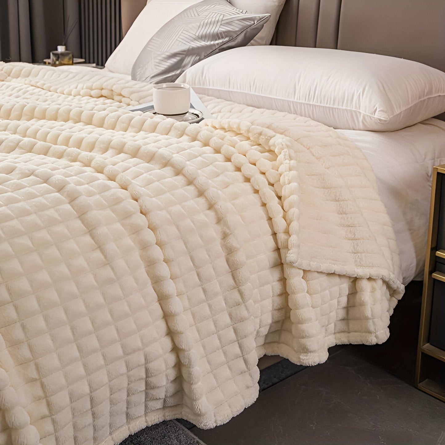 Ultra-fluffy coral fleece blanket