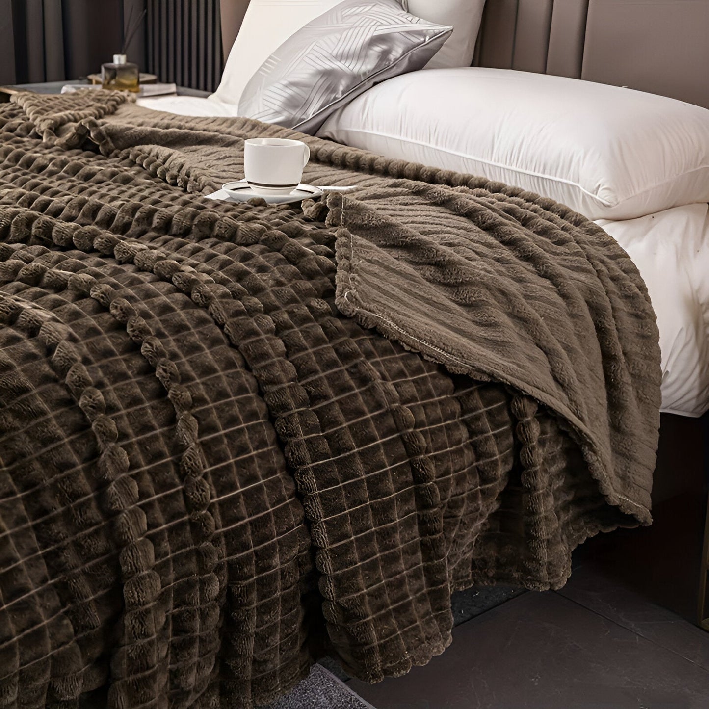Ultra-fluffy coral fleece blanket