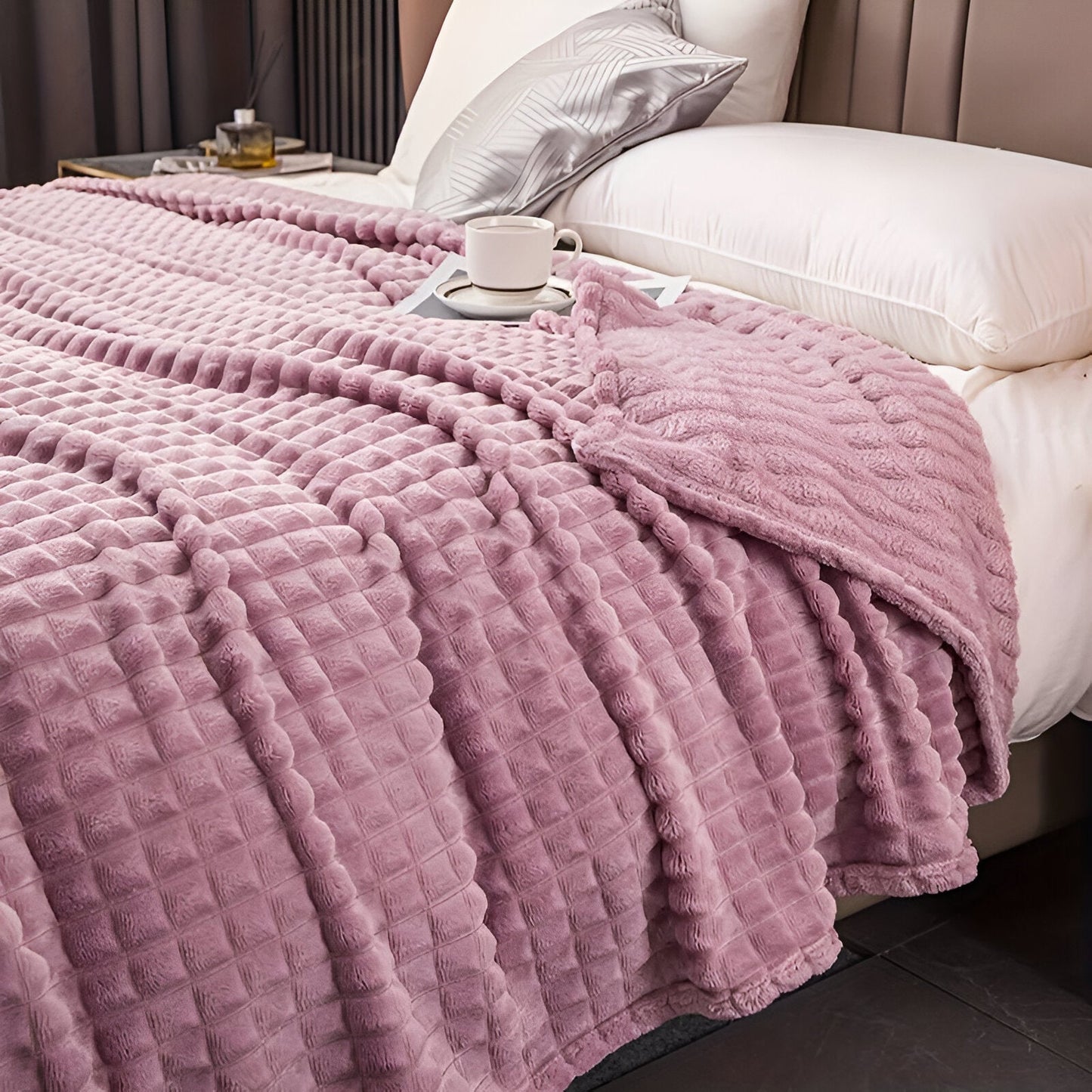 Ultra-fluffy coral fleece blanket