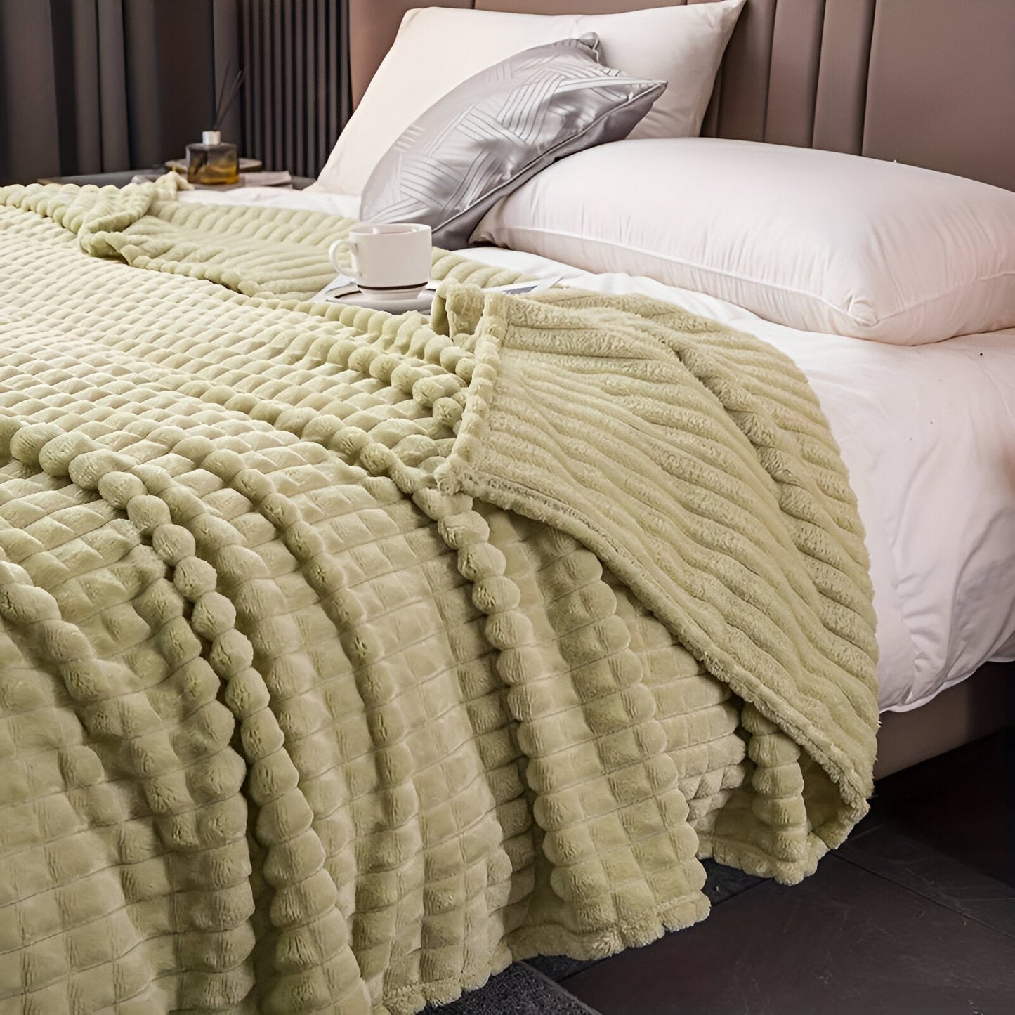 Ultra-fluffy coral fleece blanket
