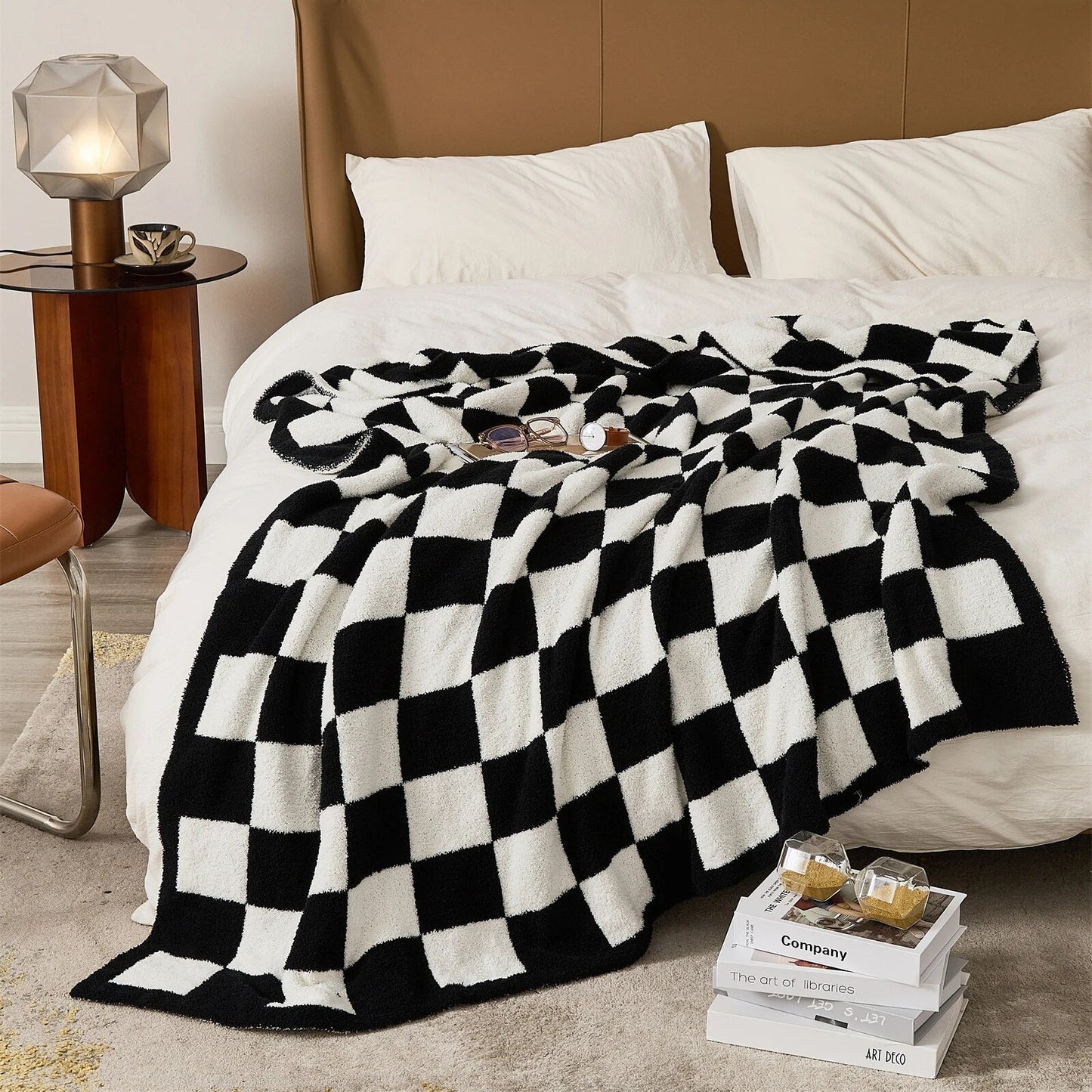Stylish Plaid Blanket with Checkered Pattern