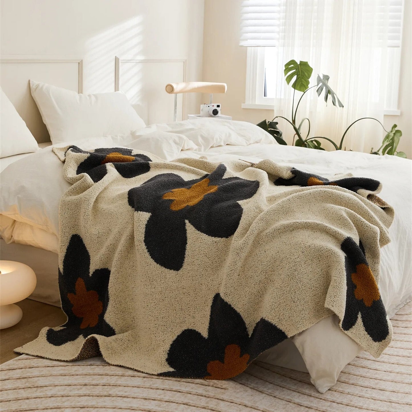 Super soft blanket with floral pattern