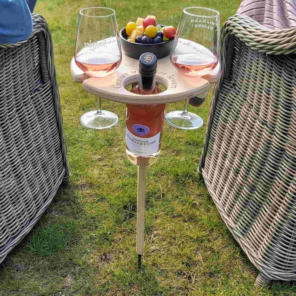 SipN'Fold™ | Foldable picnic table with wine holder