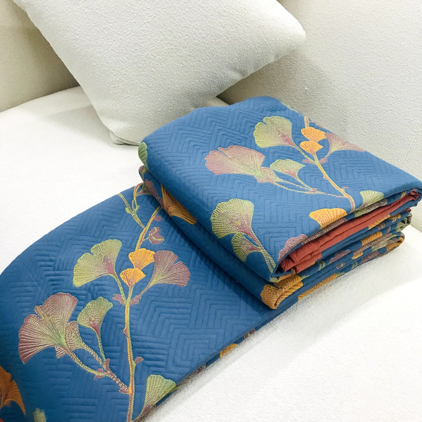 Reversible jacquard cotton quilt