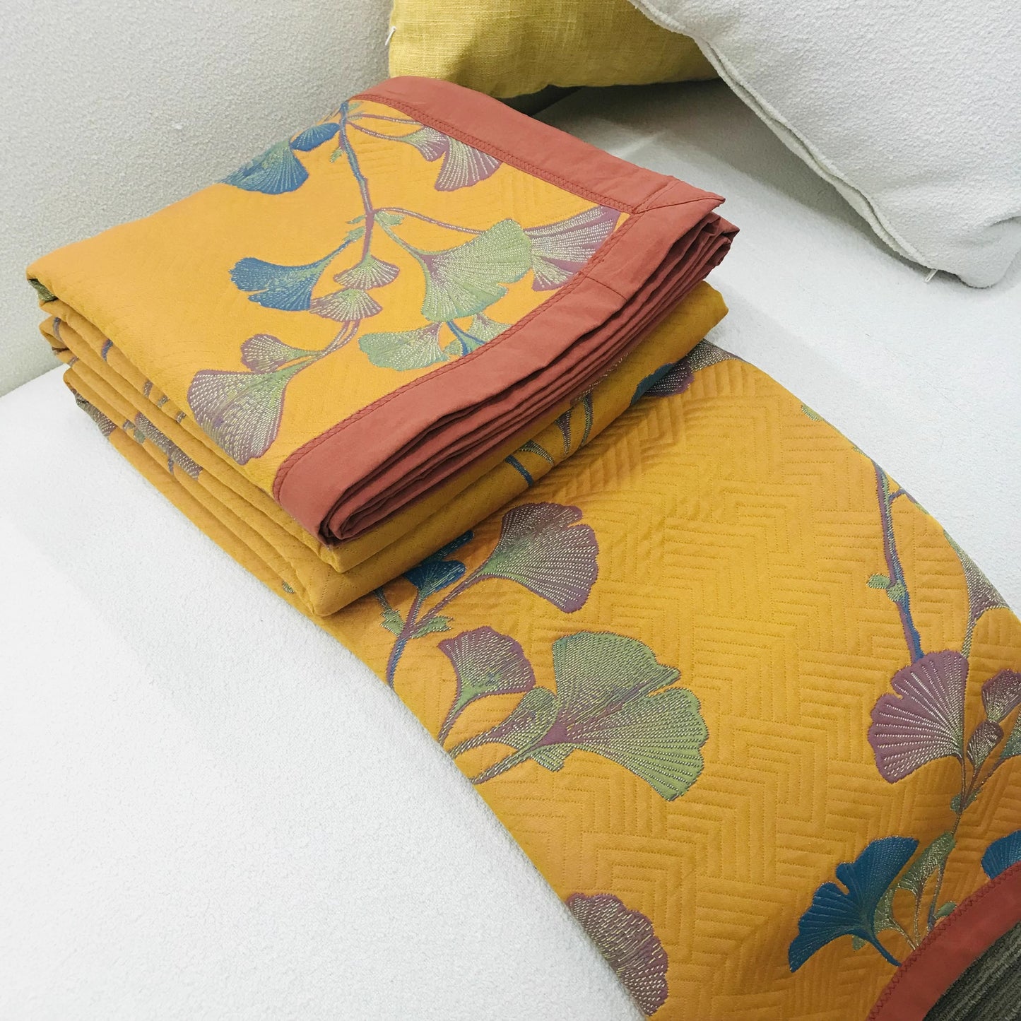 Reversible jacquard cotton quilt
