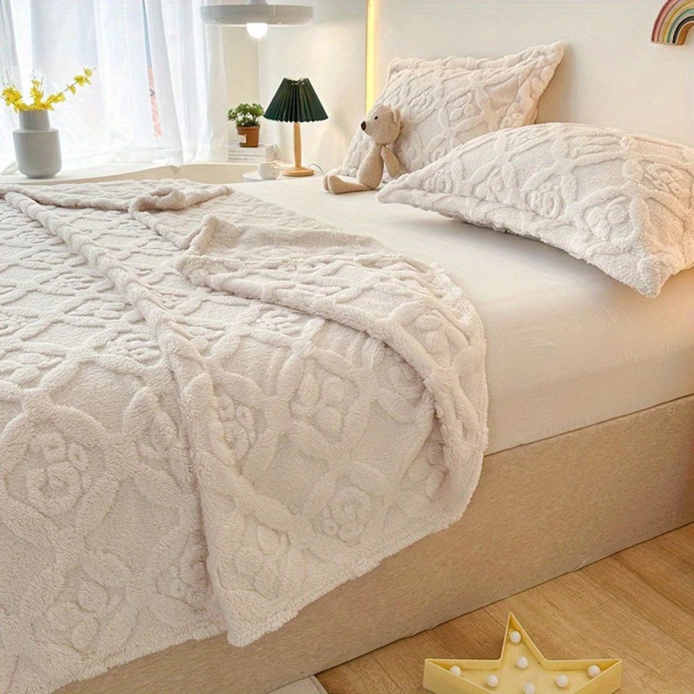 Leaf Embroidery Fleece Blanket – Soft Microfiber Throw for Cozy Comfort and Year-Round Use 2