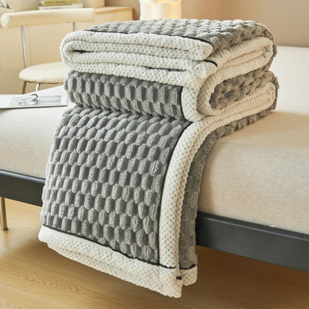 Soft Sherpa Fleece Blanket – Cozy, Lightweight, Year-Round Throw