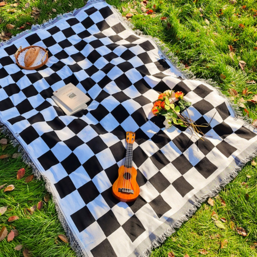 Large Checkered Picnic Blanket – Soft Microfiber Outdoor Throw