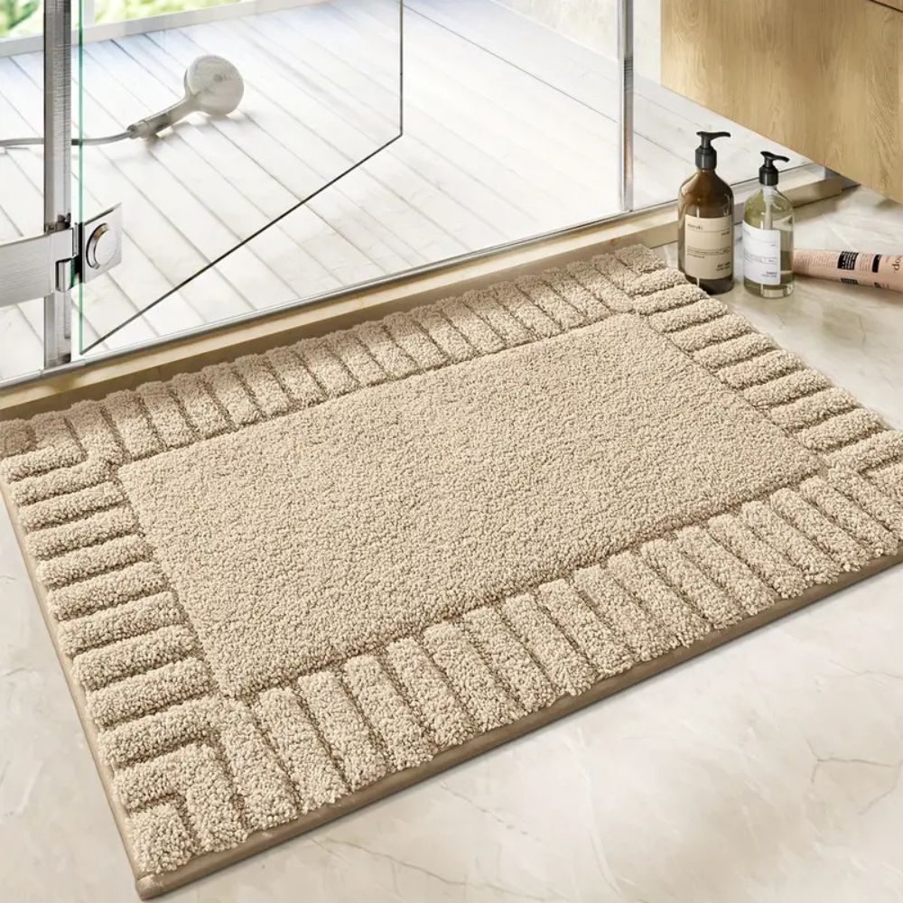 Minimalist Stripe Bath Mat – Soft, Non-Slip & Quick-Dry Rug
