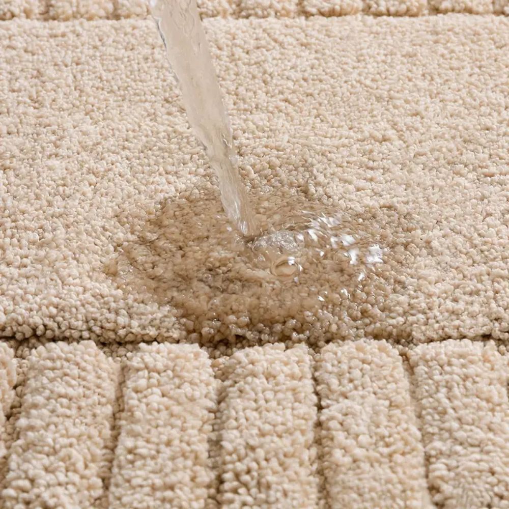 Minimalist Stripe Bath Mat – Soft, Non-Slip & Quick-Dry Rug