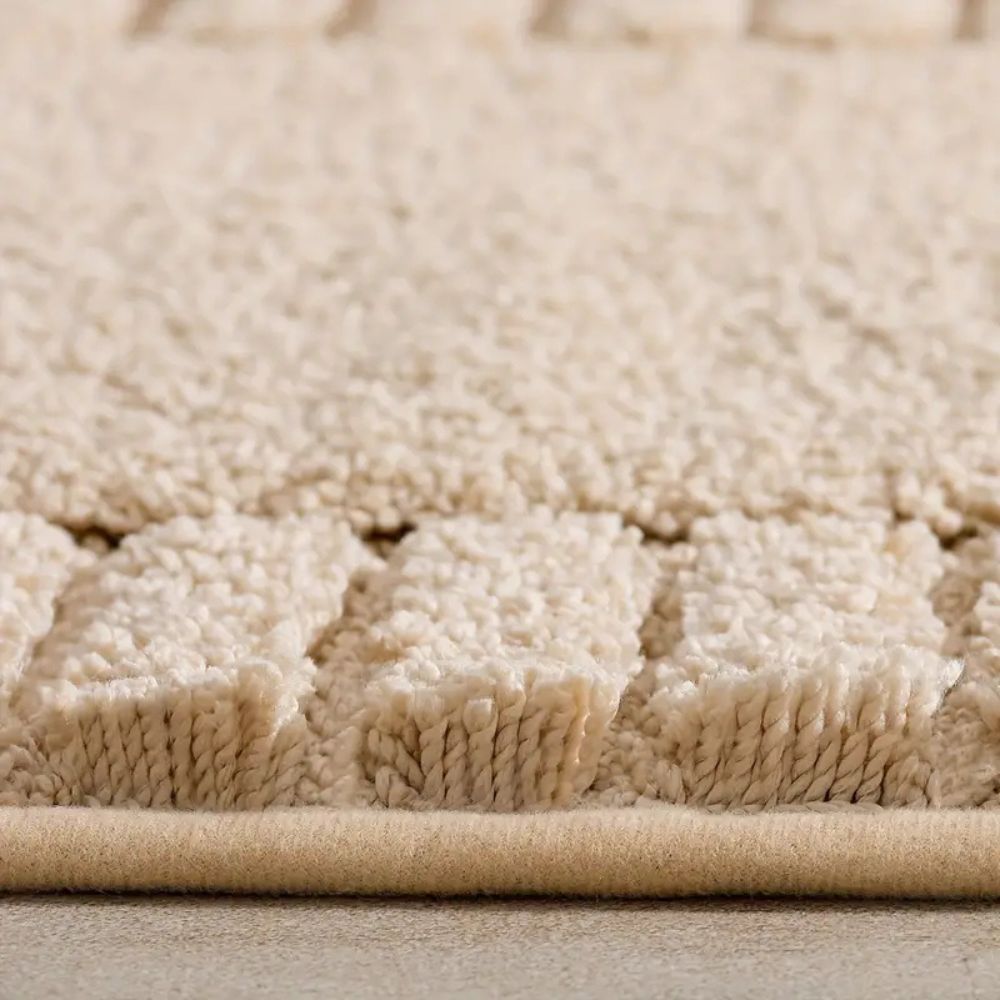 Minimalist Stripe Bath Mat – Soft, Non-Slip & Quick-Dry Rug
