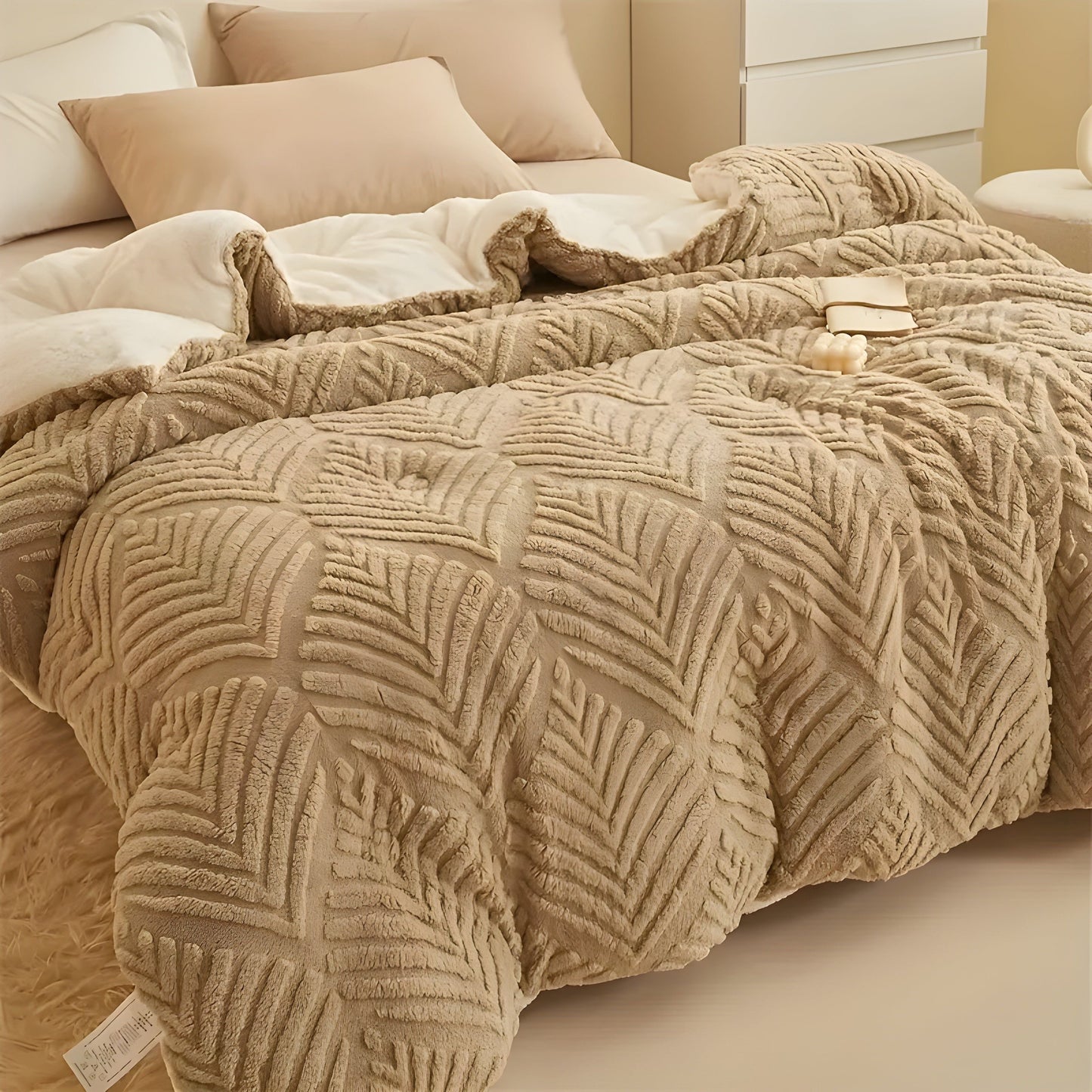 Ultra-soft maple leaf all-season blanket