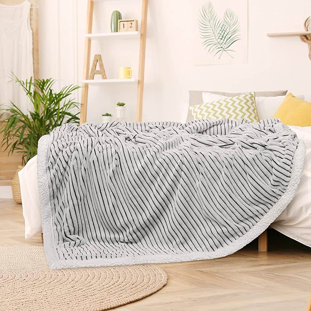 Super Soft Plush Blanket for Sofa, Couch & Bed