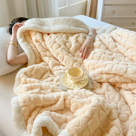 Warming Sherpa fleece blanket with heart pattern