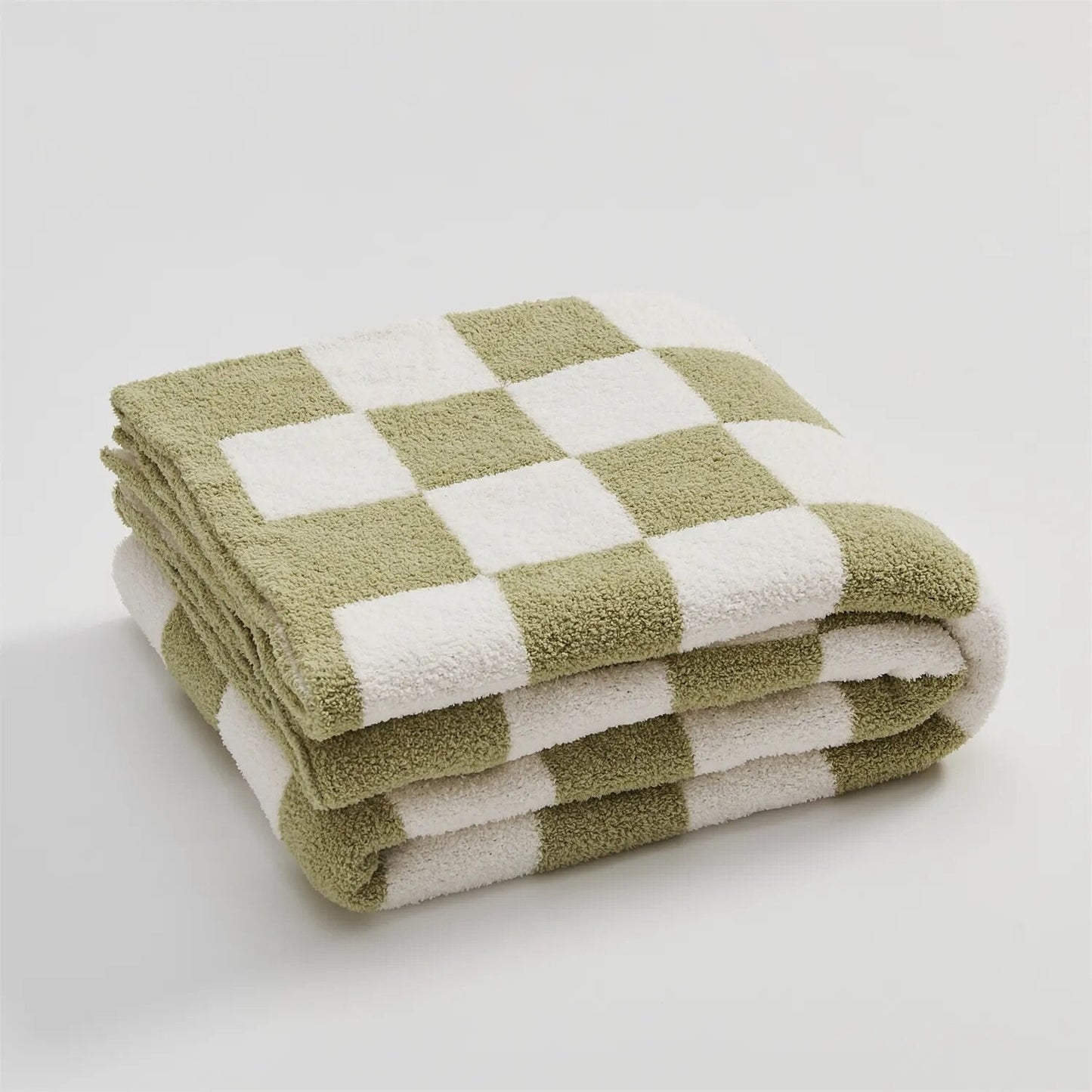 Stylish Plaid Blanket with Checkered Pattern