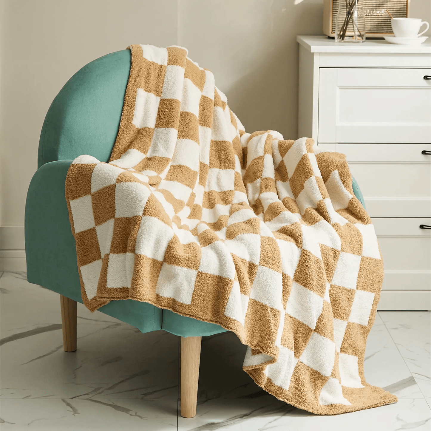 Stylish Plaid Blanket with Checkered Pattern