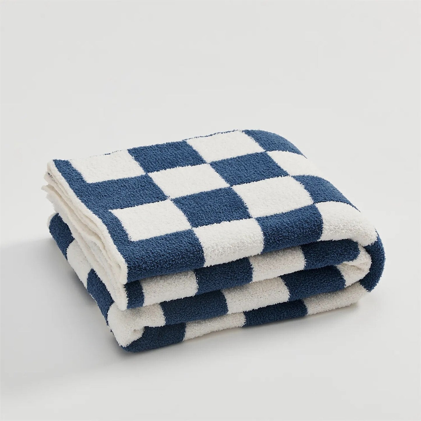 Stylish Plaid Blanket with Checkered Pattern